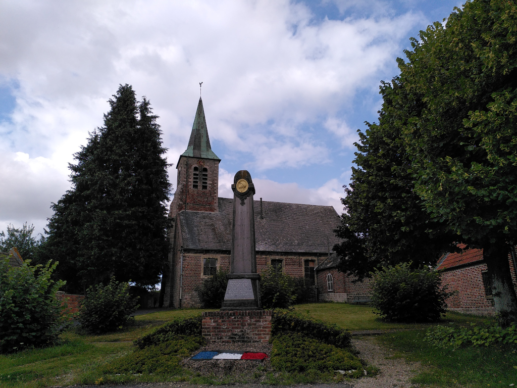 Église et monument aux morts de Brunémont