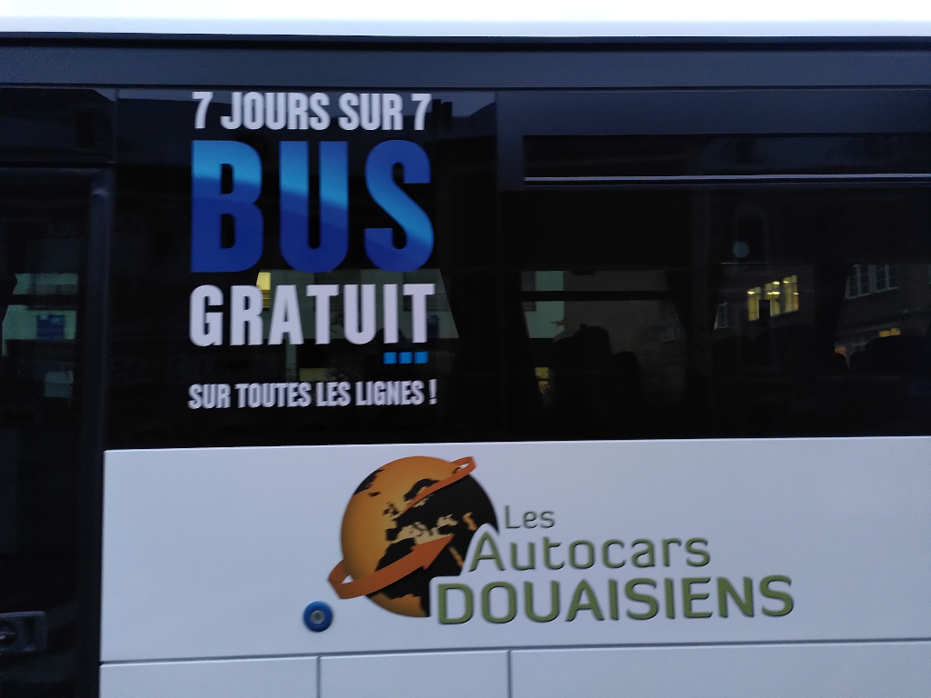 Photographie d’un bus avec communication de la gratuité