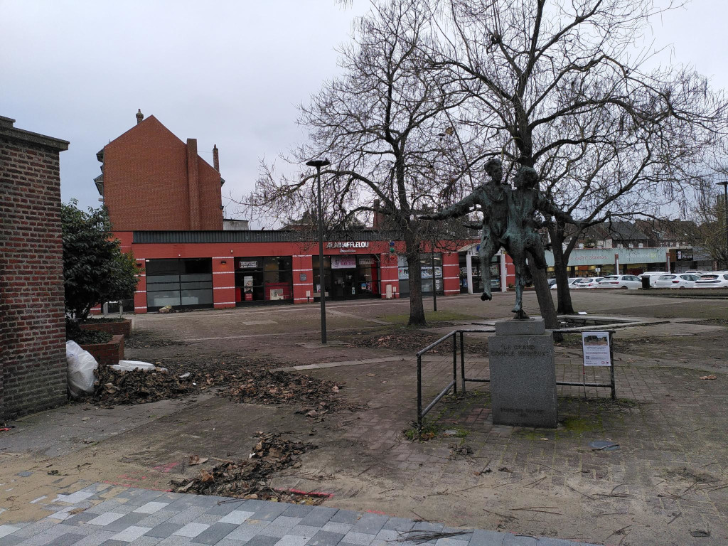 Photographie du parvis pendant son réaménagement