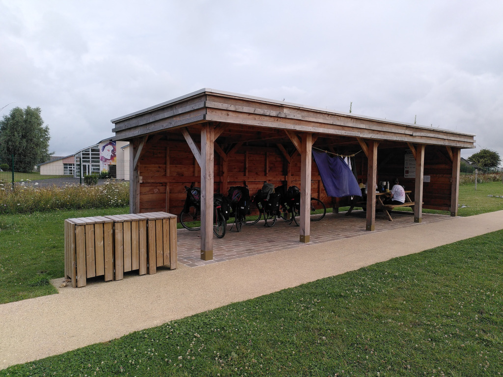 Photographie d’un préau utilisé lors de mon dernier voyage à vélo