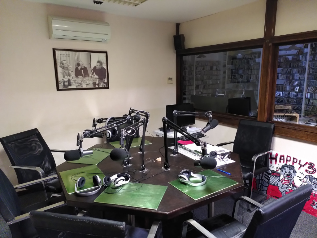 Photographie du studion de Radio Scarpe Sensée